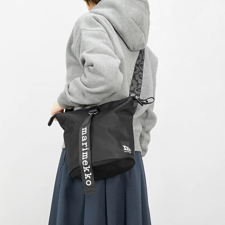 marimekko レディース メンズ ショルダーバッグ CARRY ALL SOLID 091923 ブラック 009