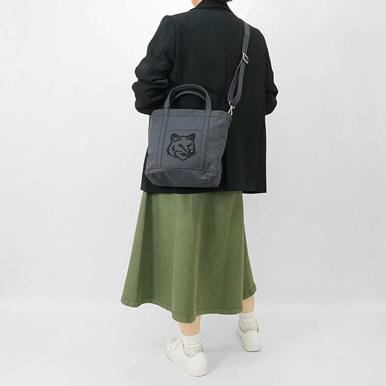 MAISON KITSUNE レディース メンズ トートバッグ FOX HEAD SMALL TOTE LW05103 WW0107 SLATE GREY 0076