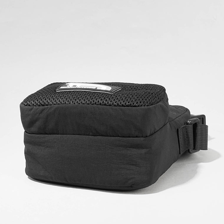 MAISON KITSUNE メンズ レディース ショルダーバッグ FLASH FOX CROSSBODY POUCH OM05174 WQ4034 BLACK ブラック P199