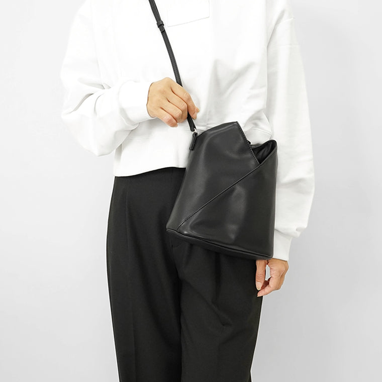 MM6 Maison Margiela レディース ショルダーバッグ JAPANESE CLASSIC CROSSBODY BAG SB6WD0026 P4313 ブラック T8013
