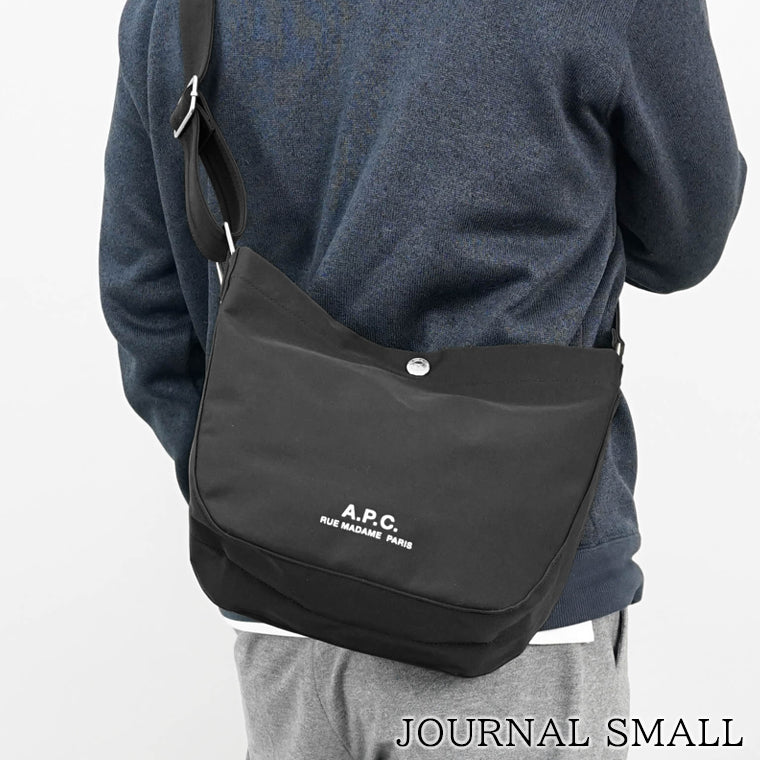 美品 A.P.C. JOURNAL ショルダーバック　ミディアム　メンズ アーペーセー A.P.C. メンズ JOURNAL ナイロン ミディアムバッグ