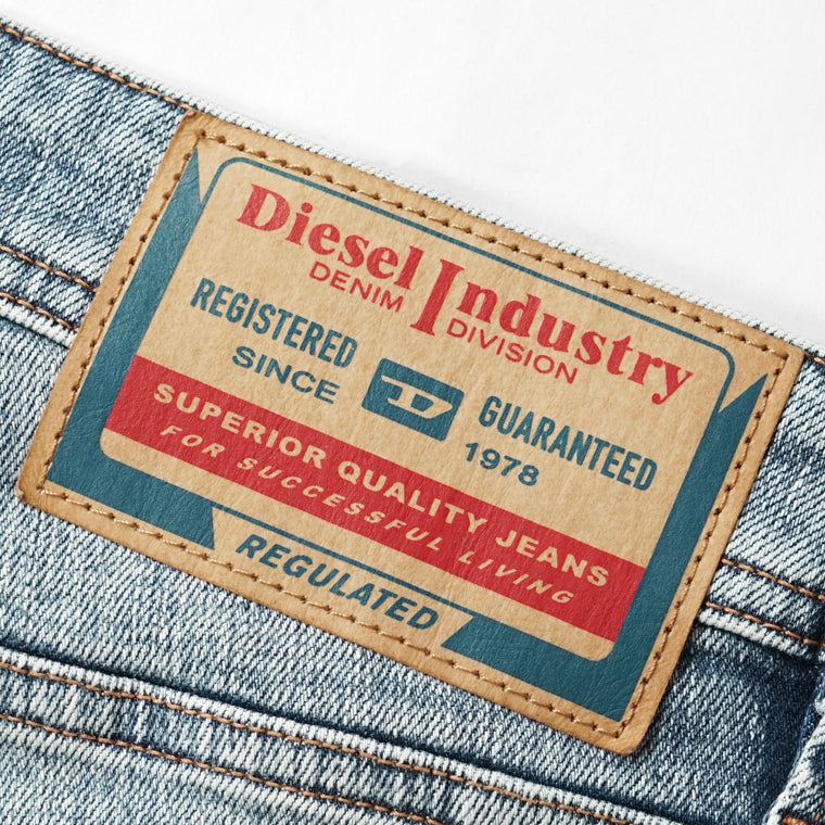 DIESEL メンズ ジーンズ 1985 LARKEE 00C06P 0DBDV ウォッシュブルー 01