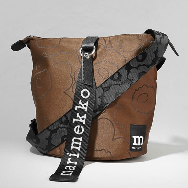marimekko レディース メンズ ショルダーバッグ CARRY ALL PIIRTO UNIKKO 093944 ブラウン 890