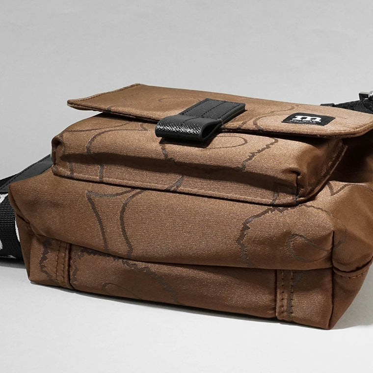 marimekko レディース メンズ ショルダーバッグ MINI MESSENGER PIIRTO UNIKKO 093945 ブラウン 890