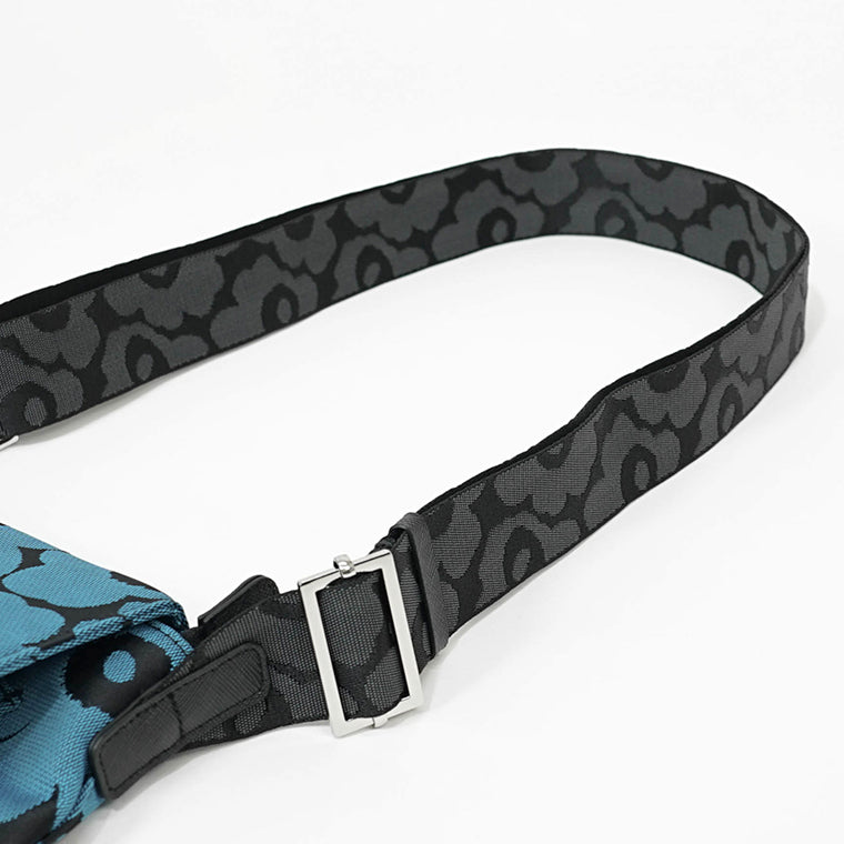 marimekko レディース メンズ ショルダーバッグ MINI MESSENGER UNIKKO 094607 BLUE BLACK ブルー ブラック 590