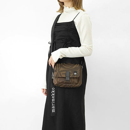 marimekko レディース メンズ ショルダーバッグ MINI MESSENGER JOKURAITA 094608 BROWN DARK BROWN ブラウン ダークブラウン 880