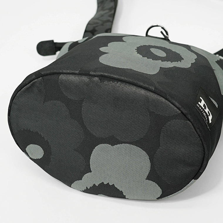 marimekko レディース メンズ ショルダーバッグ CARRY ALL UNIKKO 094634 GREY DARK GREY BLACK グレー ダークグレー ブラック 990