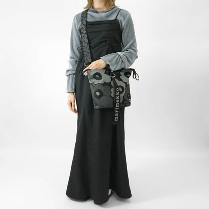 marimekko レディース メンズ ショルダーバッグ CARRY ALL UNIKKO 094634 GREY DARK GREY BLACK グレー ダークグレー ブラック 990