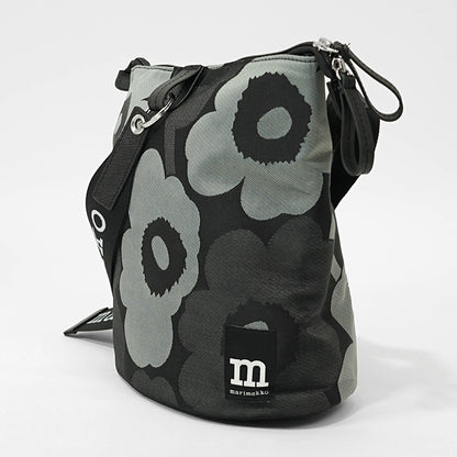 marimekko レディース メンズ ショルダーバッグ CARRY ALL UNIKKO 094634 GREY DARK GREY BLACK グレー ダークグレー ブラック 990