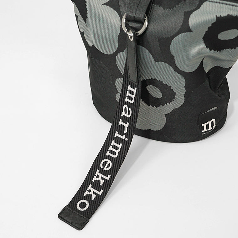 marimekko レディース メンズ ショルダーバッグ CARRY ALL UNIKKO 094634 GREY DARK GREY BLACK グレー ダークグレー ブラック 990