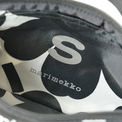marimekko レディース メンズ ショルダーバッグ NEAT CROSSBODY UNIKKO S 095250 ダークグレー オフホワイト 919