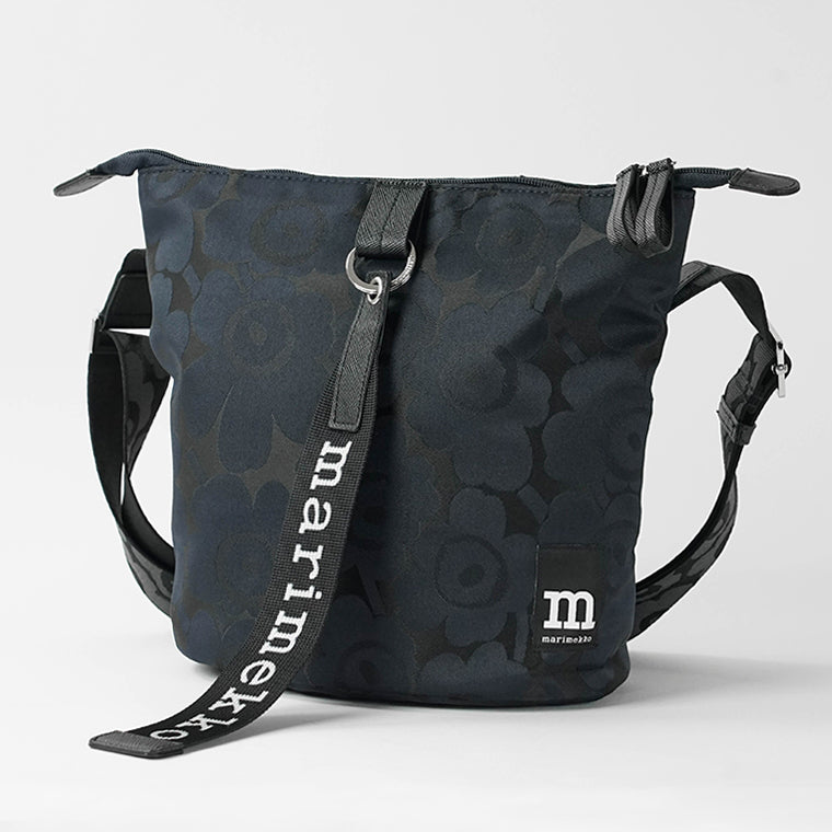 marimekko レディース メンズ ショルダーバッグ CARRY ALL UNIKKO 095300 ダークネイビー 550