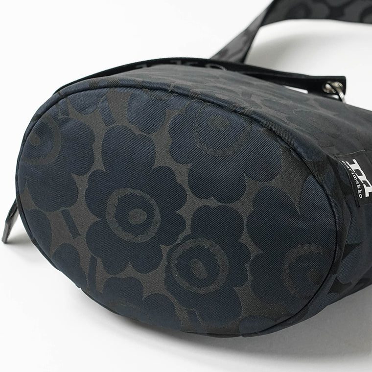 marimekko レディース メンズ ショルダーバッグ CARRY ALL UNIKKO 095300 ダークネイビー 550
