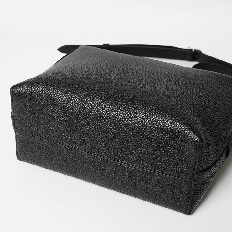 CELINE メンズ ショルダーバッグ CROSSBODY BAG HARRY 122333GT7 BLACK ブラック 38SI