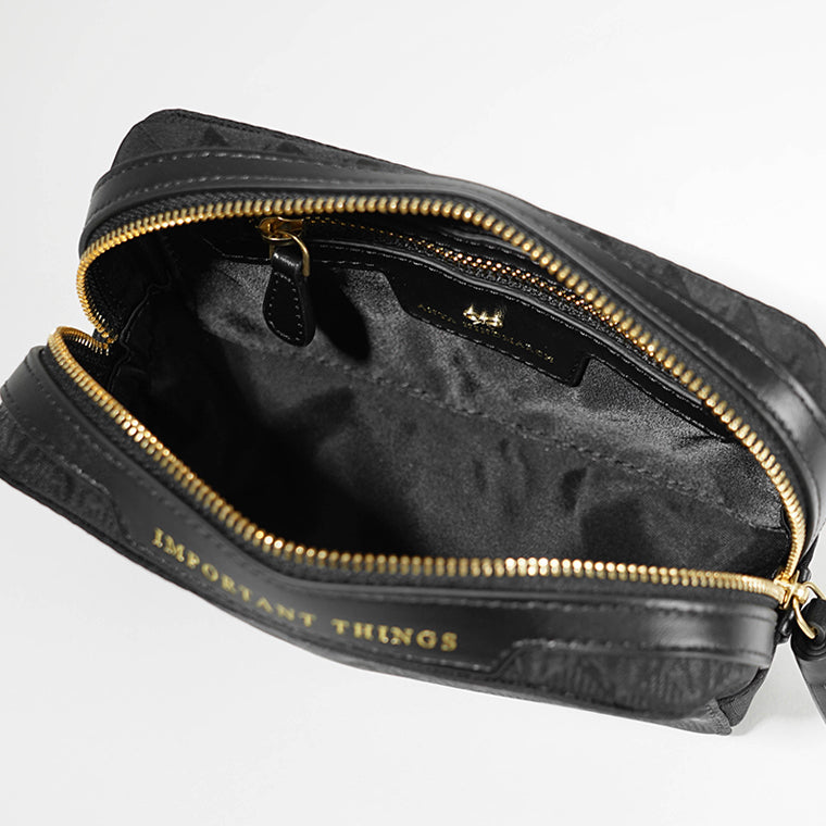 ANYA HINDMARCH レディース ポーチ LOGO IMPORTANT THINGS POUCH 180498 ブラック BLACK