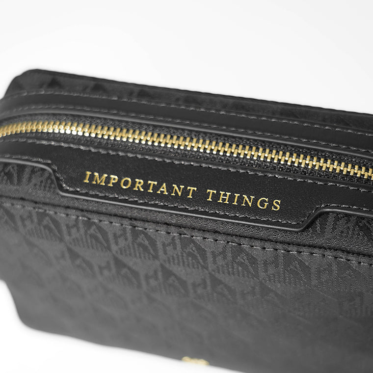 ANYA HINDMARCH レディース ポーチ LOGO IMPORTANT THINGS POUCH 180498 ブラック BLACK
