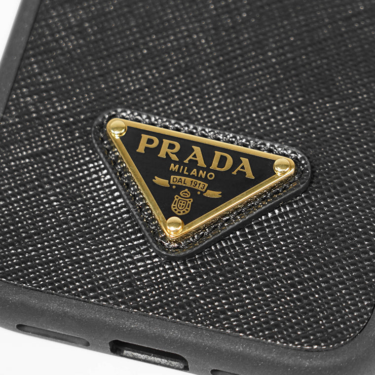 PRADA レディース メンズ iPhone 15 Pro 専用ケース SAFFIANO TRIANG 1ZH181 QHH NERO ブラック F0002