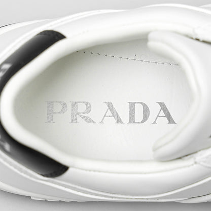 PRADA メンズ スニーカー DOWNTOWN LEATHER SNEAKERS 2EE364 3LJ6 BIANCO NERO ホワイト ブラック F0964
