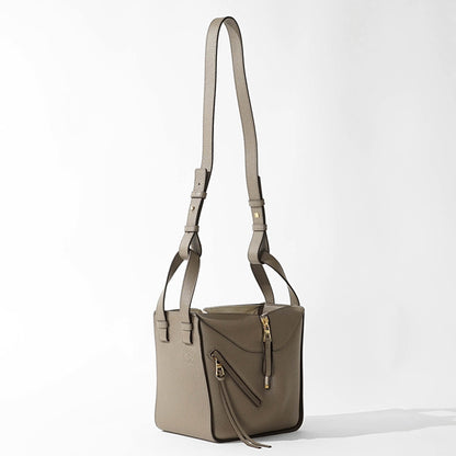 【SUMMER FINAL SALE】 LOEWE レディース ショルダーバッグ HAMMOCK COMPACT BAG A538H13X23 A538H13X10 2カラー