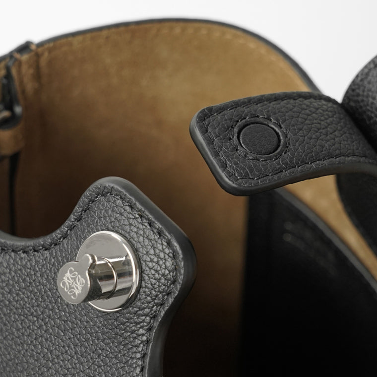 【SUMMER FINAL SALE】 LOEWE レディース ショルダーバッグ PEBBLE BUCKET BAG MINI AANBBBMX31 2カラー
