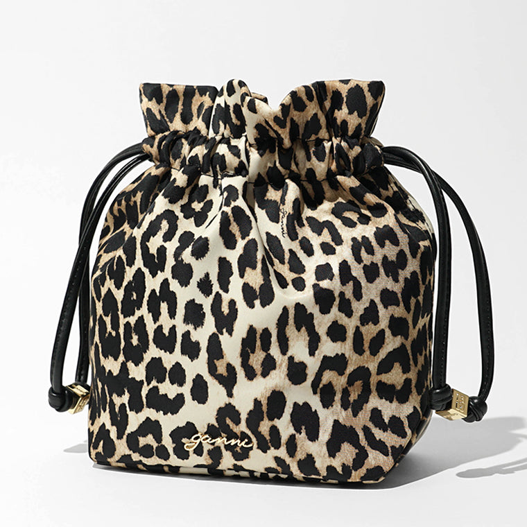 GANNI レディース ポーチ PRINTED BOU BUCKET POUCH IN LEOPARD B3010069 ALMOND MILK アーモンドミルク 859