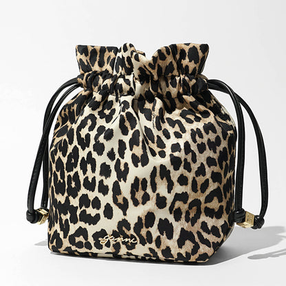 GANNI レディース ポーチ PRINTED BOU BUCKET POUCH IN LEOPARD B3010069 ALMOND MILK アーモンドミルク 859