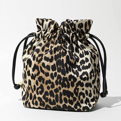GANNI レディース ポーチ PRINTED BOU BUCKET POUCH IN LEOPARD B3010069 ALMOND MILK アーモンドミルク 859