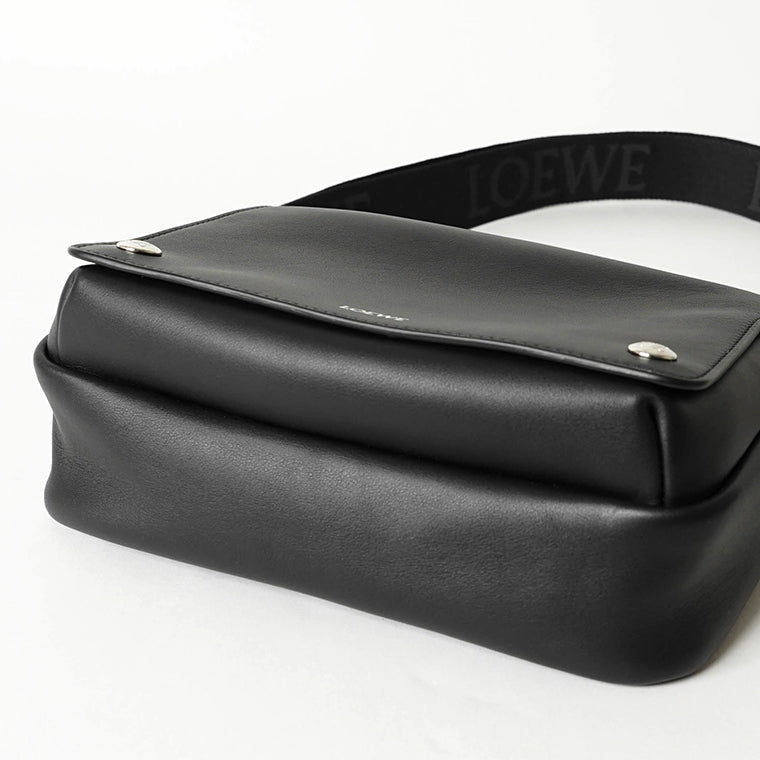 LOEWE メンズ ショルダーバッグ MEDIUM PEBBLE MESSENGER BAG BANBA73X03 2カラー