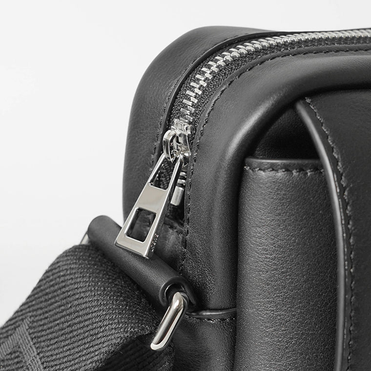 LOEWE メンズ ショルダーバッグ MEDIUM PEBBLE MESSENGER BAG BANBA73X03 2カラー