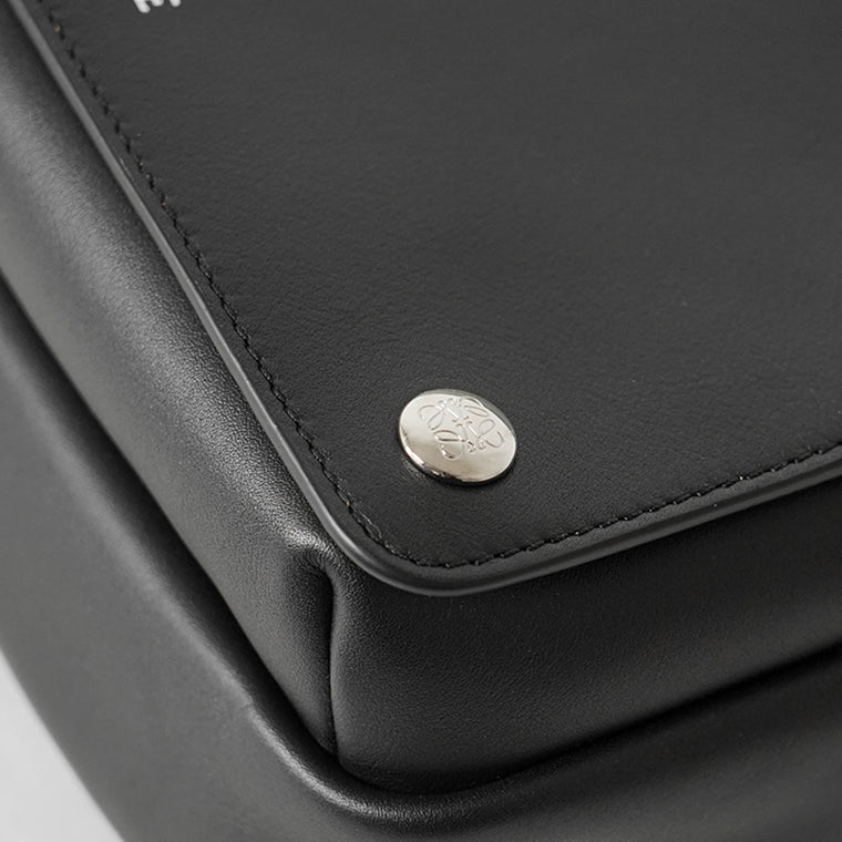 LOEWE メンズ ショルダーバッグ MEDIUM PEBBLE MESSENGER BAG BANBA73X03 2カラー