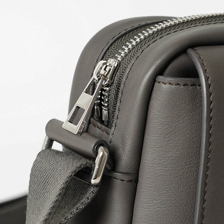 LOEWE メンズ ショルダーバッグ MEDIUM PEBBLE MESSENGER BAG BANBA73X03 2カラー