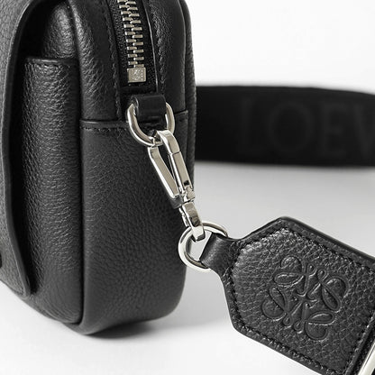 LOEWE メンズ ショルダーバッグ SMALL PEBBLE MESSENGER BAG BANBPCBX01 BLACK ブラック 1100