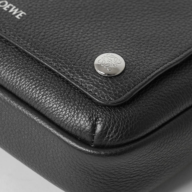 LOEWE メンズ ショルダーバッグ SMALL PEBBLE MESSENGER BAG BANBPCBX01 BLACK ブラック 1100