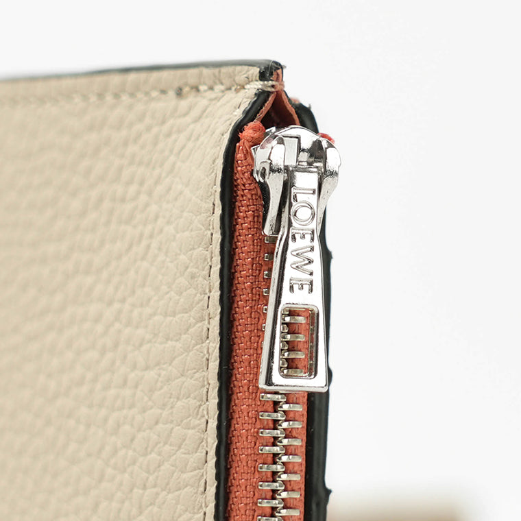 LOEWE レディース 3つ折り財布 SMALL VERTICAL WALLET C660S86X04 LIGHT OAT HONEY ライトオーツ ハニー 2463