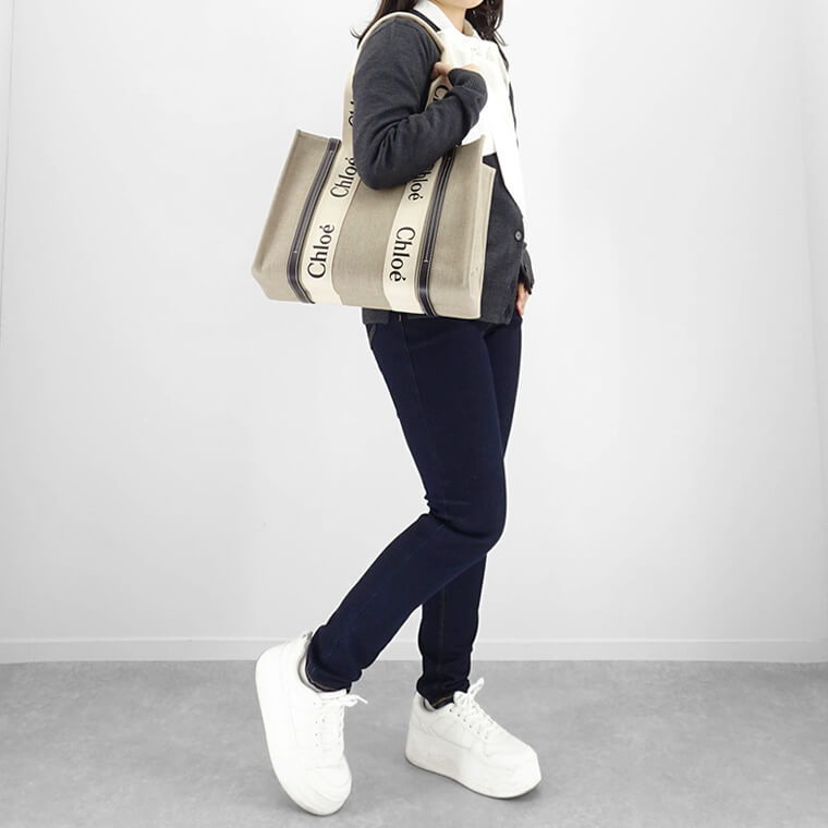 Chloe レディース トートバッグ WOODY MEDIUM TOTE CHC22AS383I26 WHITE BLUE 91J