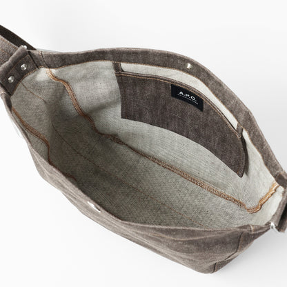 A.P.C. メンズ レディース ショルダーバッグ JOURNAL SMALL COHLX M67010 MARRON FONCE ダークマロン ブラウン CAE