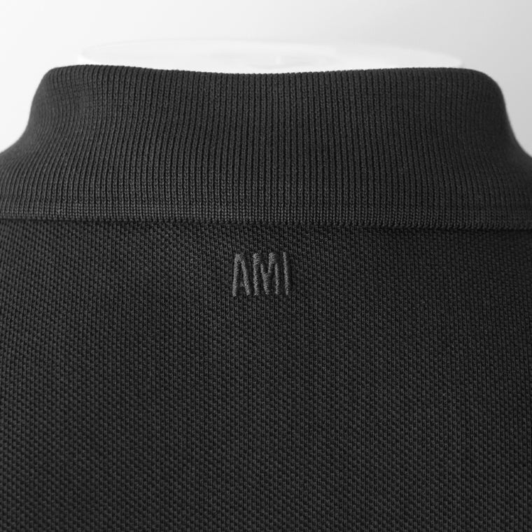 【2026SS SUMMER SALE】AMI メンズ ポロシャツ AMI DE COEUR SHORT SLEEVE POLO SHIRT HPL411 760 NOIR BLANC CREME ブラック 045