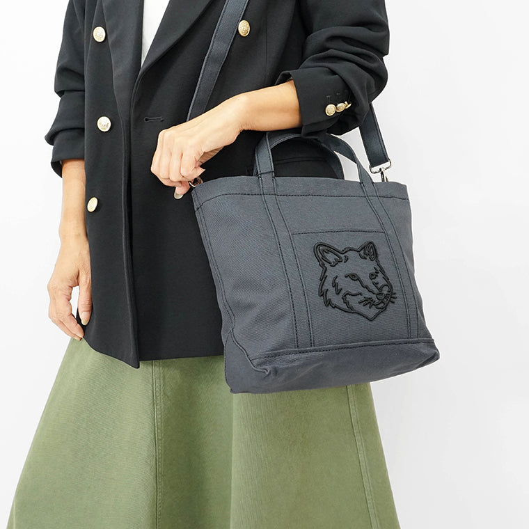 MAISON KITSUNE レディース メンズ トートバッグ FOX HEAD SMALL TOTE LW05103 WW0107 SLATE GREY 0076