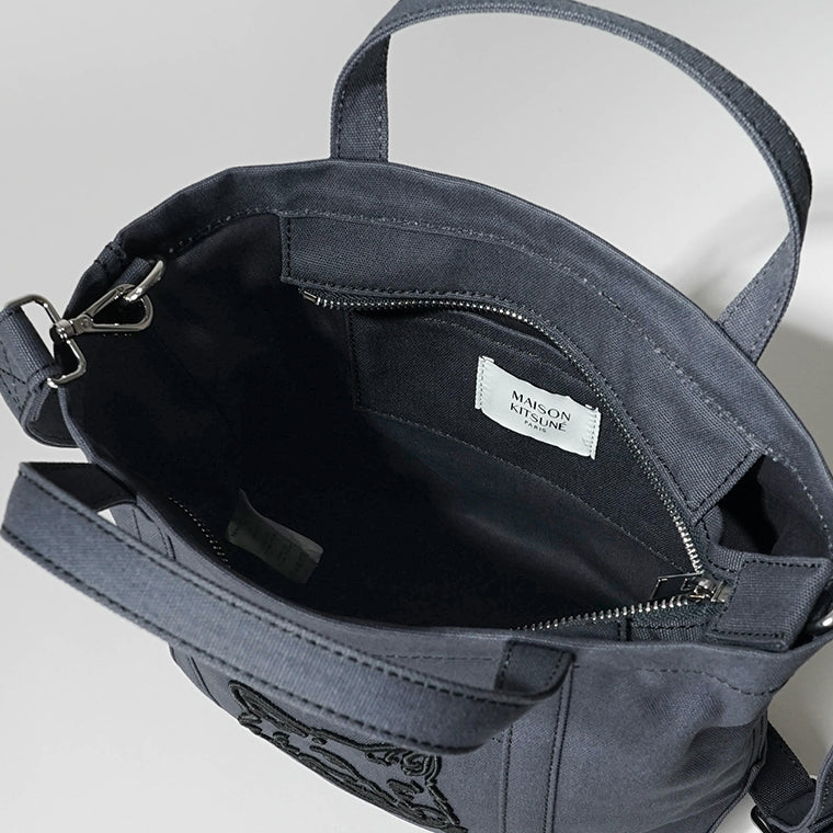 MAISON KITSUNE レディース メンズ トートバッグ FOX HEAD SMALL TOTE LW05103 WW0107 SLATE GREY 0076