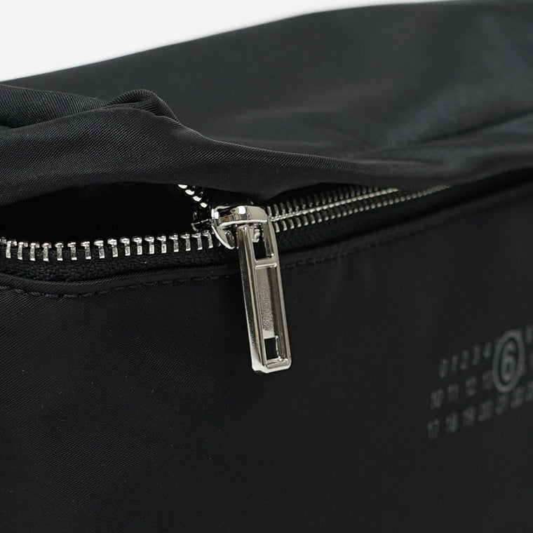 MM6 Maison Margiela KIDS キッズ ショルダーバッグ NYLON CROSSBODY BAG M60822 P6416 ブラック T8013