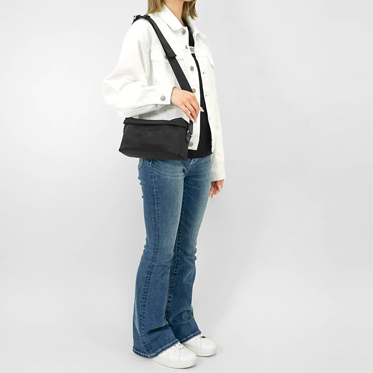 MM6 Maison Margiela KIDS キッズ ショルダーバッグ NYLON CROSSBODY BAG M60822 P6416 ブラック T8013