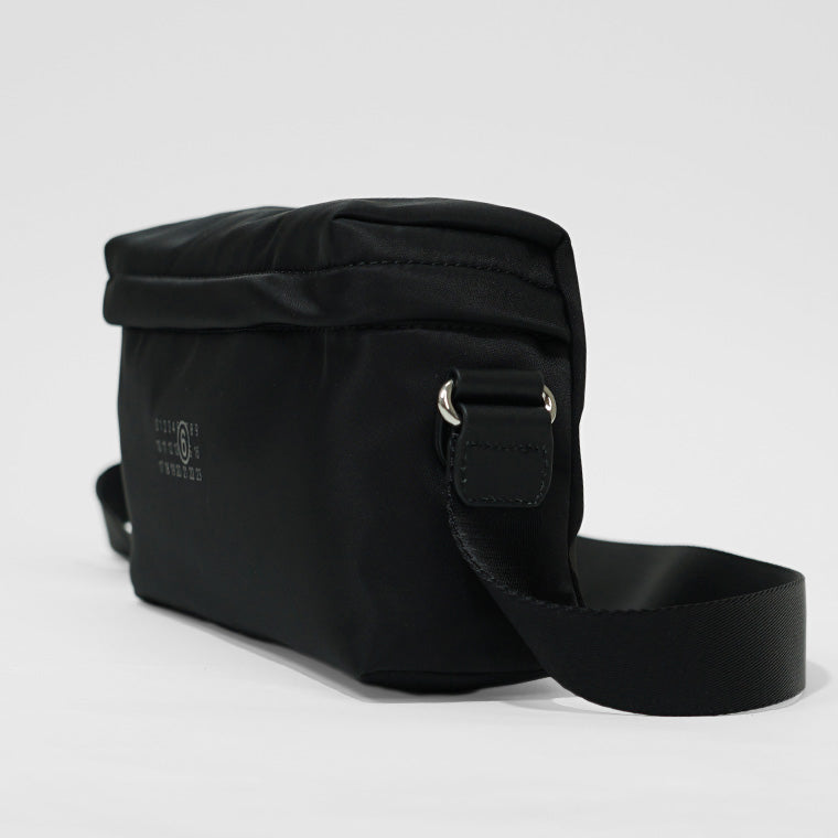 MM6 Maison Margiela KIDS キッズ ショルダーバッグ NYLON CROSSBODY BAG M60822 P6416 ブラック T8013