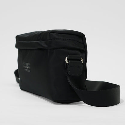MM6 Maison Margiela KIDS キッズ ショルダーバッグ NYLON CROSSBODY BAG M60822 P6416 ブラック T8013