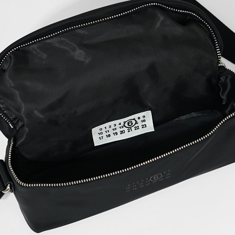 MM6 Maison Margiela KIDS キッズ ショルダーバッグ NYLON CROSSBODY BAG M60822 P6416 ブラック T8013