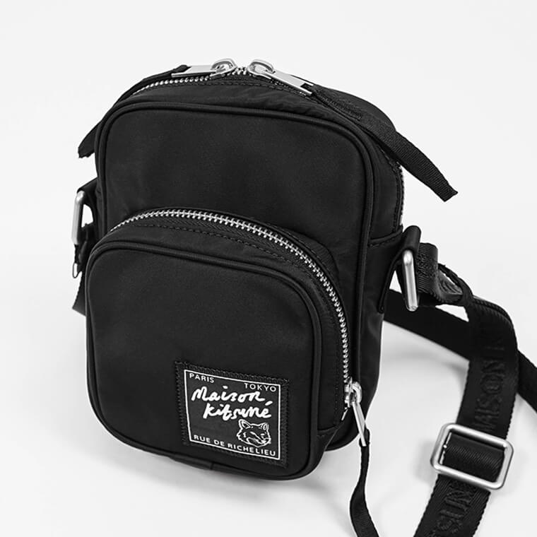 MAISON KITSUNE メンズ レディース ショルダーバッグ THE TRAVELLER CROSSBODY POUCH MM05165 WQ1001 BLACK ブラック P199