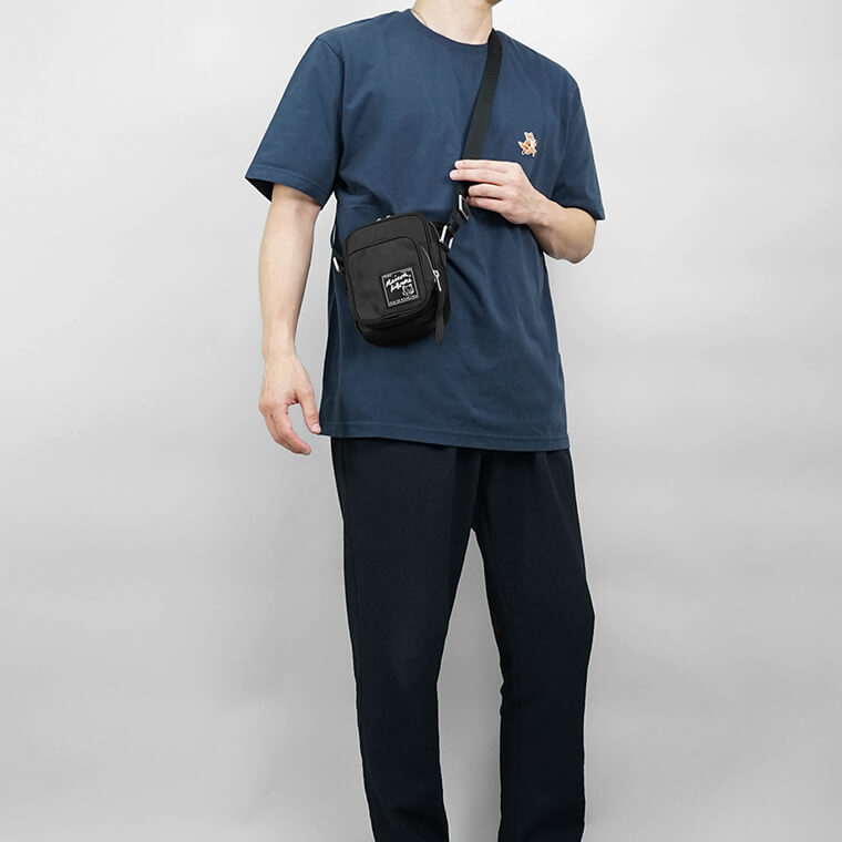 MAISON KITSUNE メンズ レディース ショルダーバッグ THE TRAVELLER CROSSBODY POUCH MM05165 WQ1001 BLACK ブラック P199