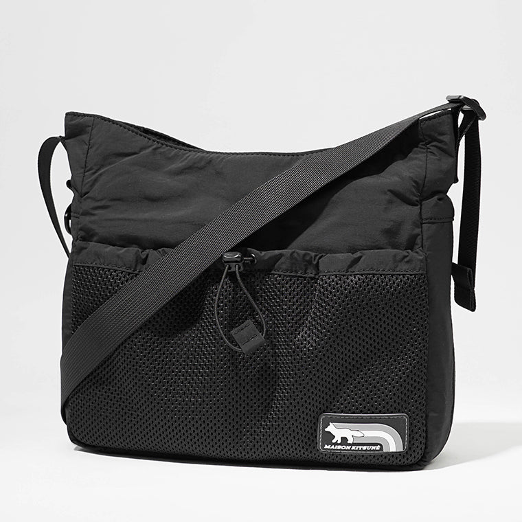 MAISON KITSUNE ショルダーバッグ FLASH FOX MESSENGER NM05172 WQ4034 BLACK ブラック P199