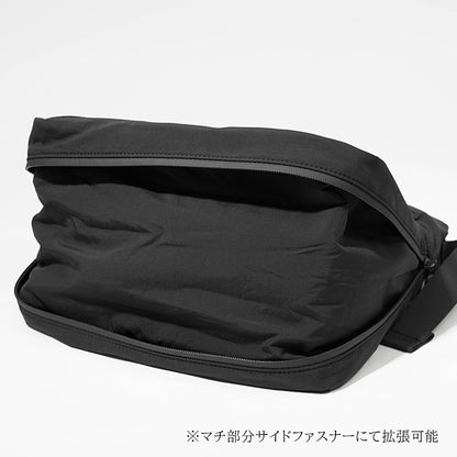 MAISON KITSUNE ショルダーバッグ FLASH FOX MESSENGER NM05172 WQ4034 BLACK ブラック P199