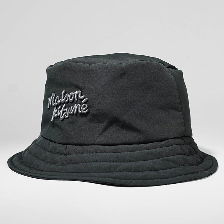 MAISON KITSUNE メンズ レディース バケットハット PUFFER BUCKET HAT NM06115 WQ4035 BLACK ブラック P199