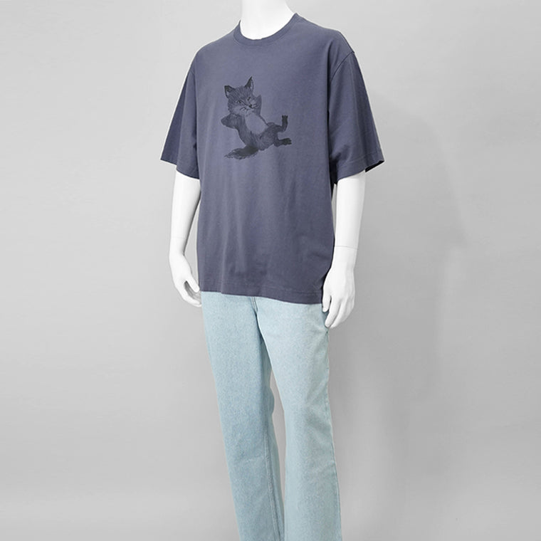 【SUMMER FINAL SALE】 MAISON KITSUNE メンズ Tシャツ CHILLAX PRINT OVERSIZE TEE SHIRT OM00108 KJ0008 FIG パープル 0120